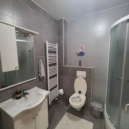 Rejjan Apartments-spacious 2br For 7, Free Parking, Tram To Old Town