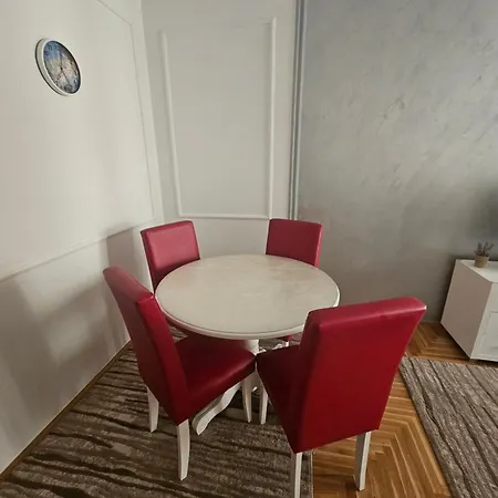 Apartmán Rejjan Apartments-spacious 2br For 7, Free Parking, Tram To Old Town *