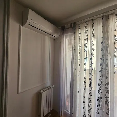 Rejjan Apartments-spacious 2br For 7, Free Parking, Tram To Old Town Saraievo