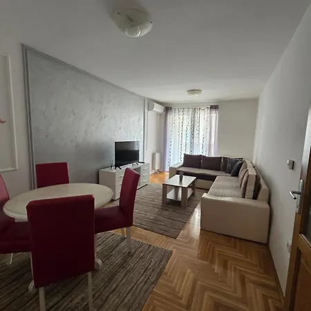 Rejjan Apartments-spacious 2br For 7, Free Parking, Tram To Old Town