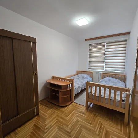 Apartmán Rejjan Apartments-spacious 2br For 7, Free Parking, Tram To Old Town