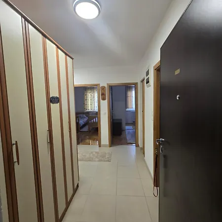 Apartment Rejjan Apartments-spacious 2br For 7, Free Parking, Tram To Old Town Sarajevo