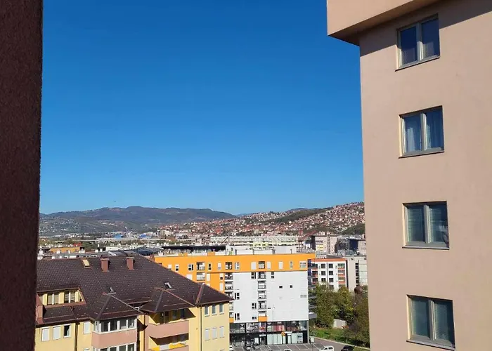 Rejjan Apartments-spacious 2br For 7, Free Parking, Tram To Old Town *