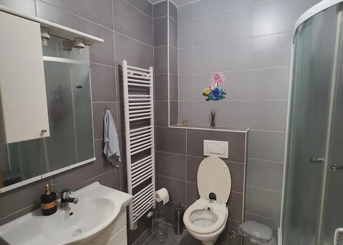 Rejjan Apartments-spacious 2br For 7, Free Parking, Tram To Old Town